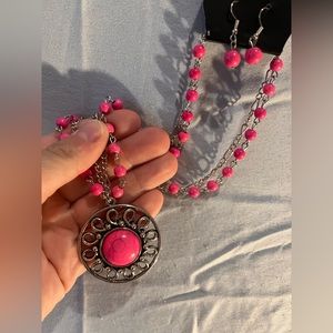 Elegant design necklace with earrings